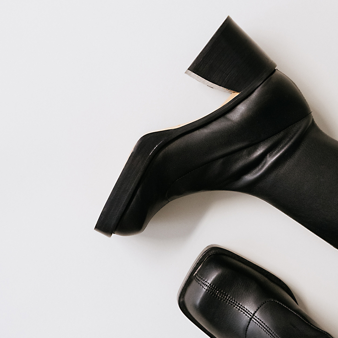 Bottes hautes à bouts carrés  en synthétique noir