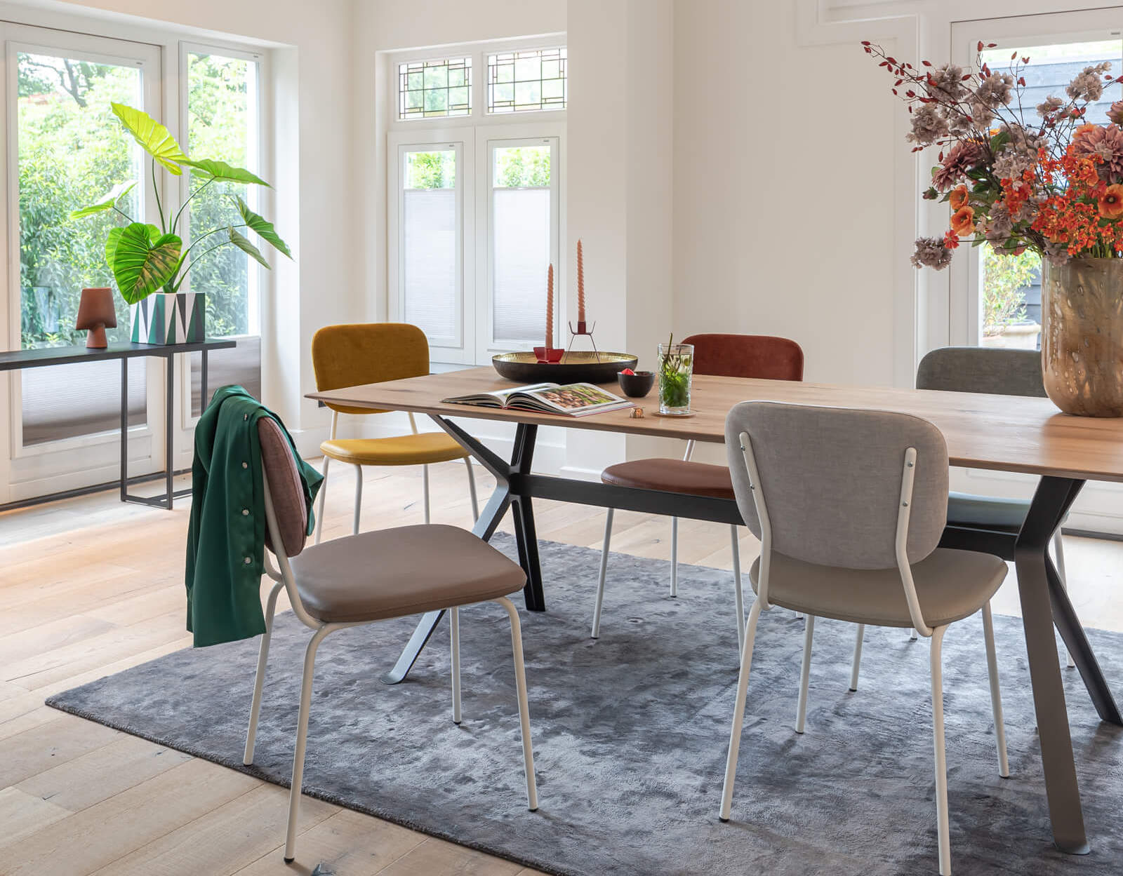They & Me eettafel Chat - recht met afgeronde hoeken - eikenrustiek bianco olie - onderstel RAL9010 zuiverwit 200 x 100 x 75 | Eiken Rustiek Bianco Olie | Rechte Rand | Frame Ral9010 Zuiverwit
