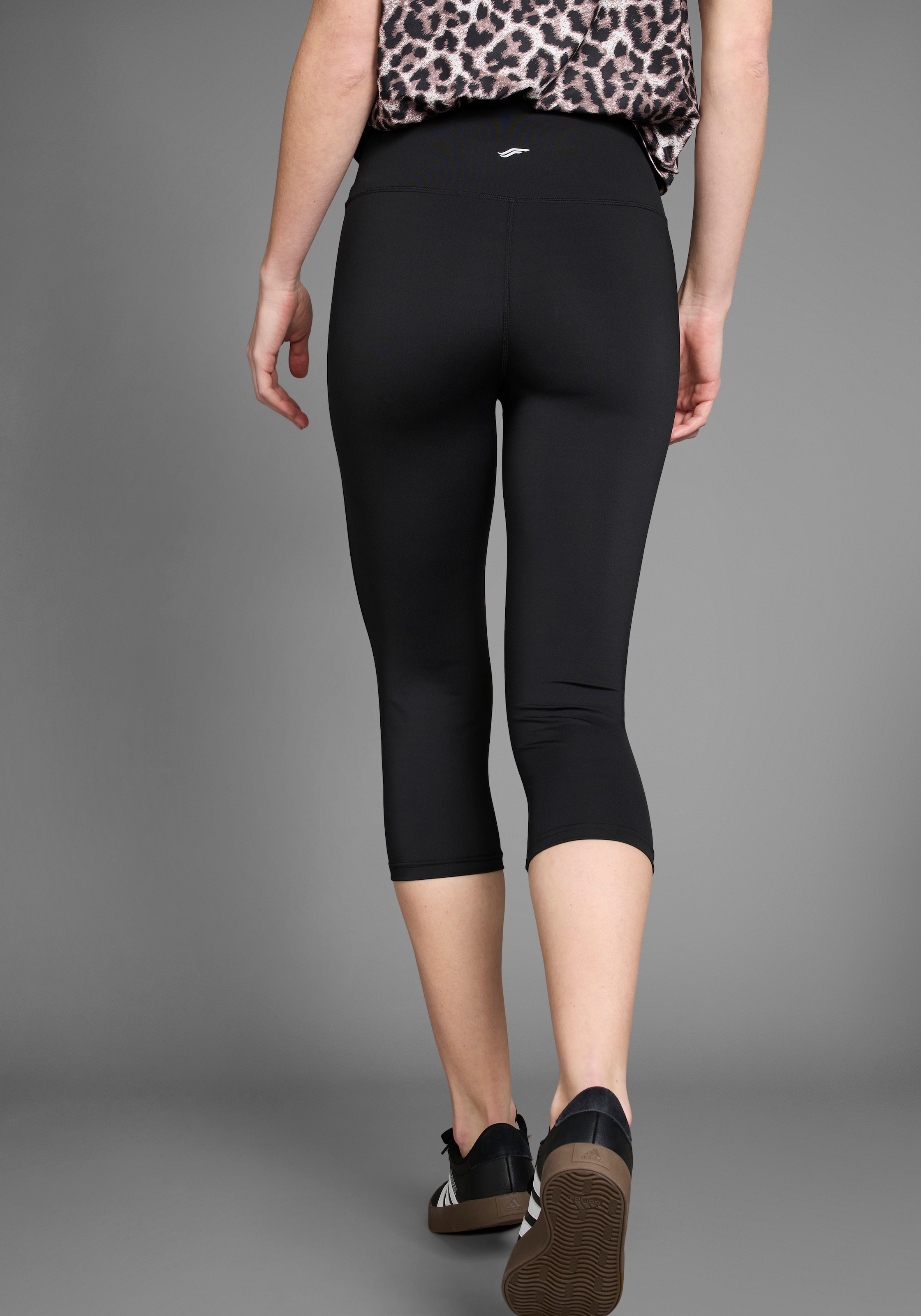 FAYN SPORTS Caprileggings  mit Figur formenden Nähten und hohem Bund