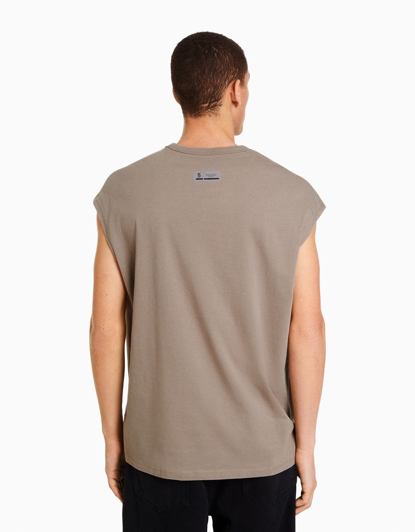 Camiseta oversized sem mangas