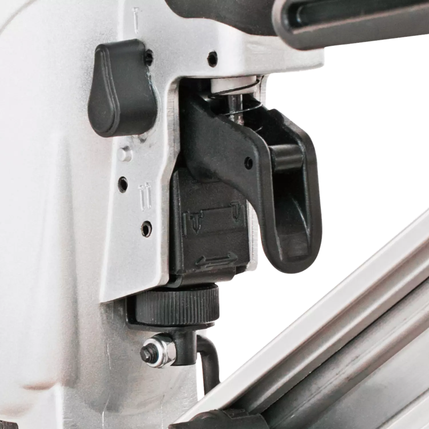 Makita AF635 8 bar Brad tacker (15 Ga) in koffer - 32-64 mm