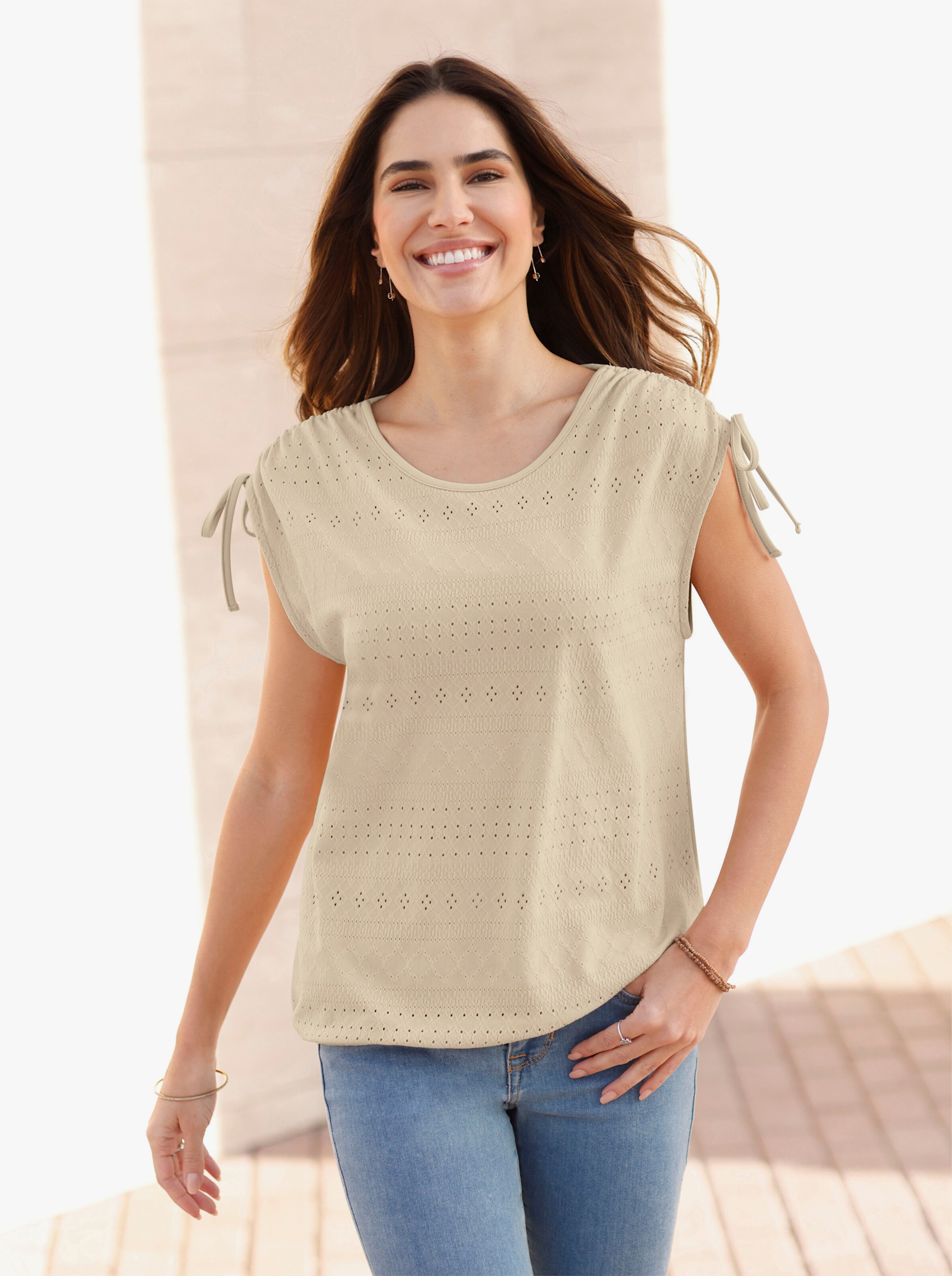 Shirt mit Spitze im Vorderteil