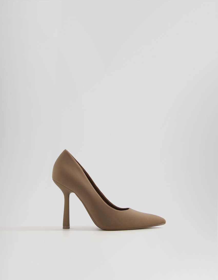 Sapatos de salto alto