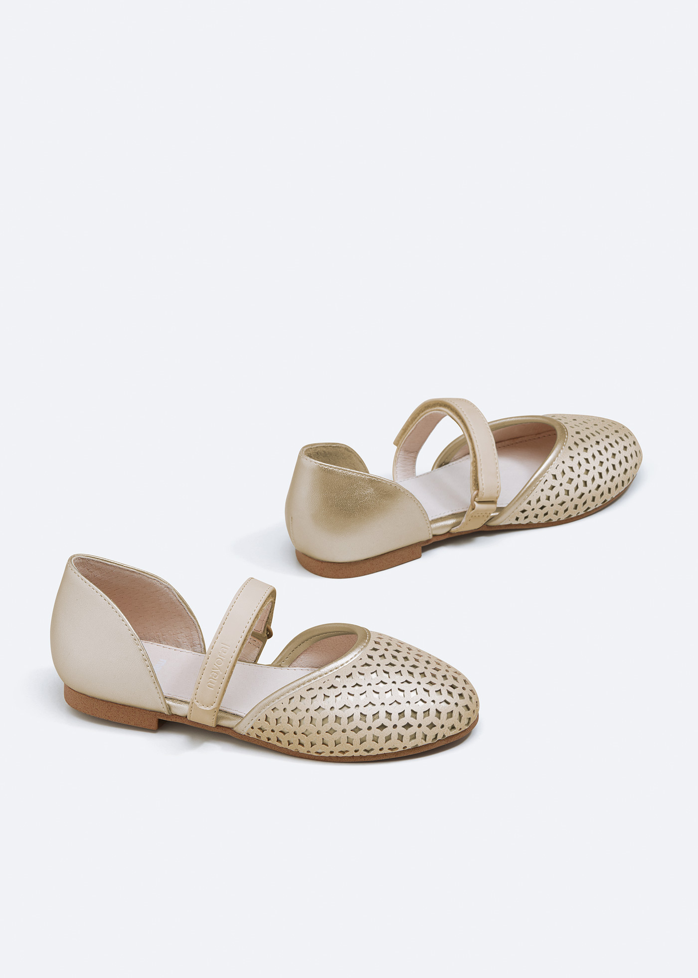 Sapatilha aberta com fecho de velcro para meninas