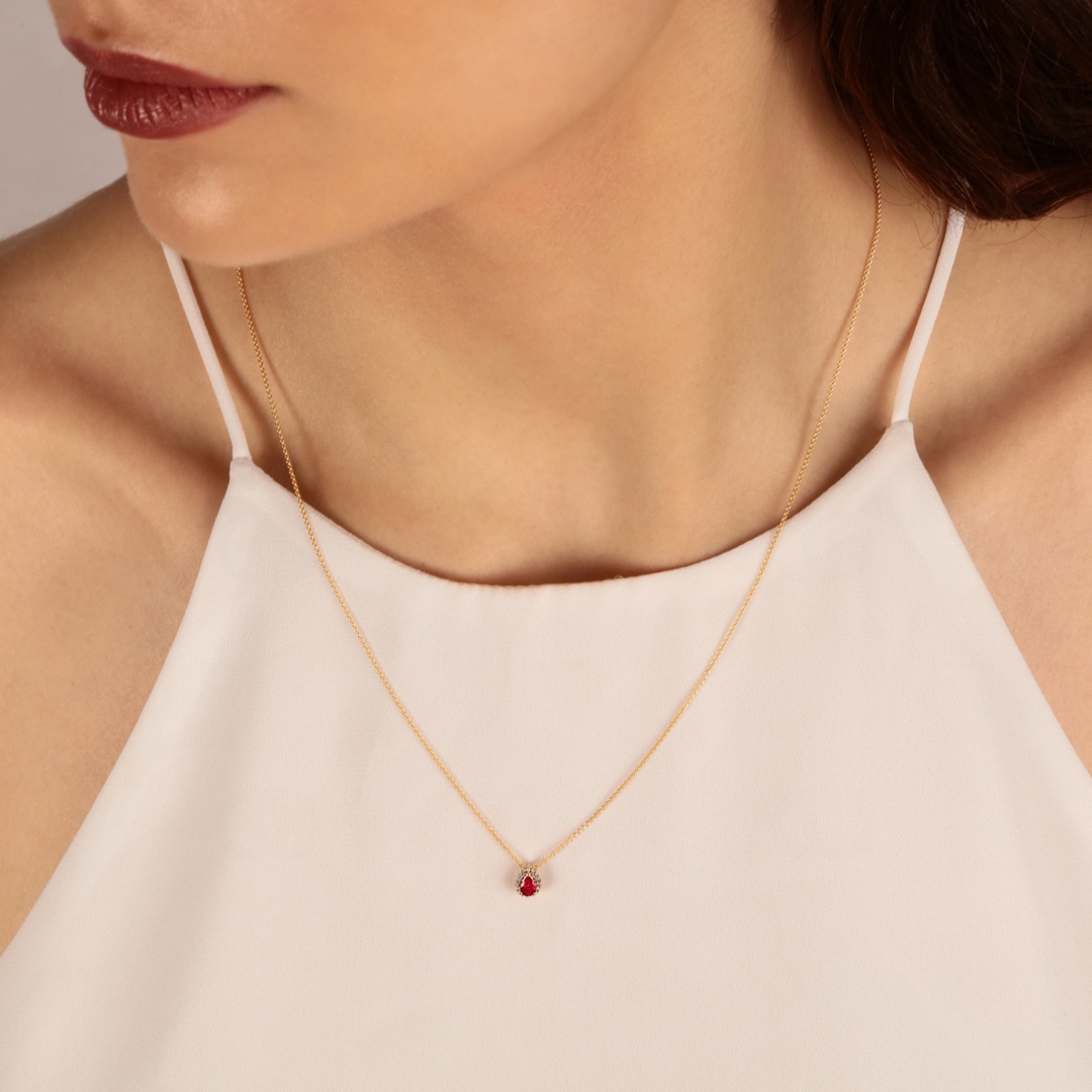 Anhänger 750/18 K Gelbgold mit Rubin Tropfen und Diamanten 0.03 ct H/si