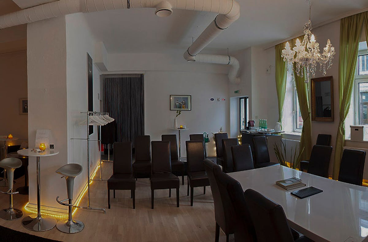 Brunch in the Dark Wien