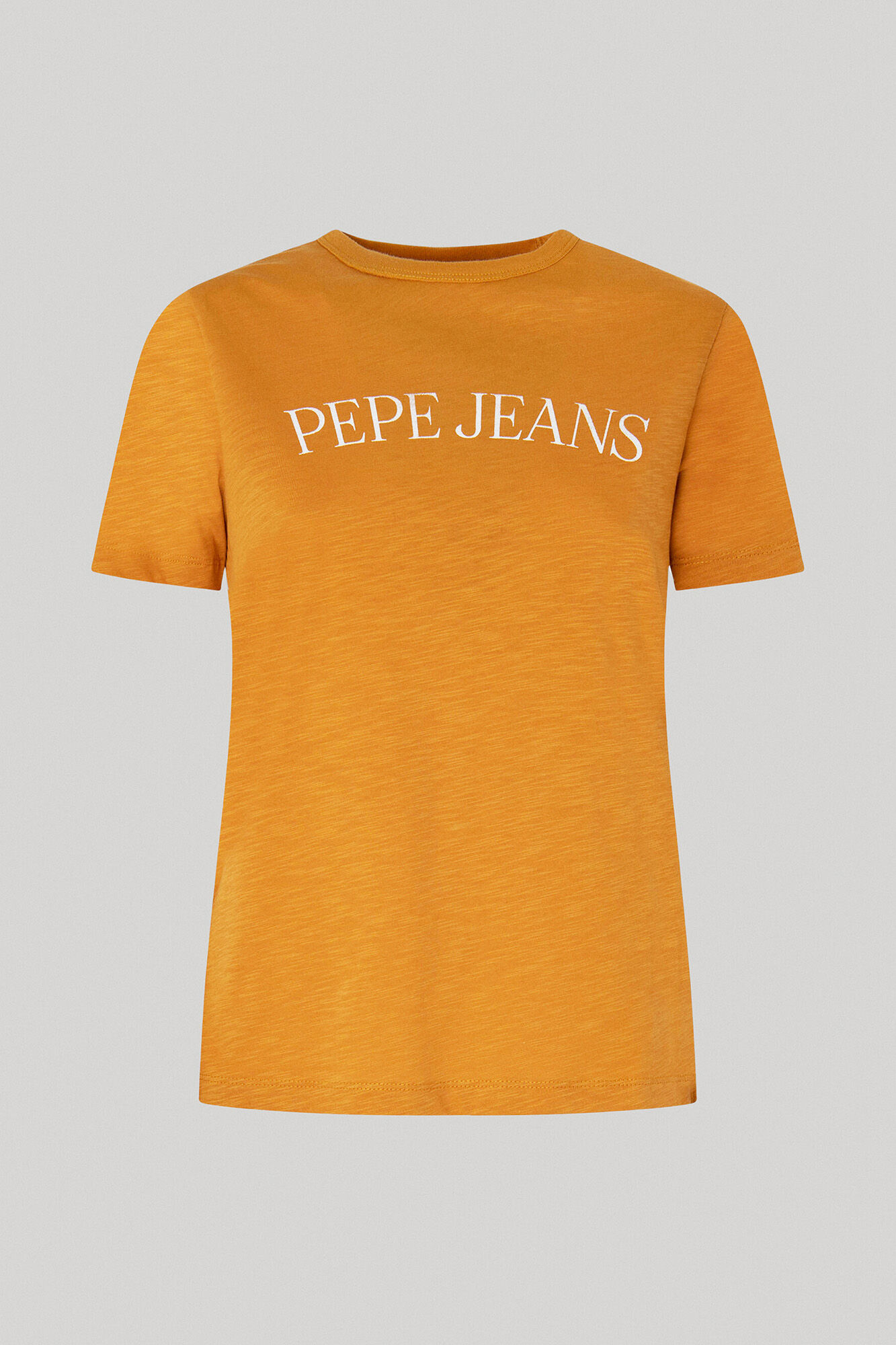 estampa de logotipo em camiseta