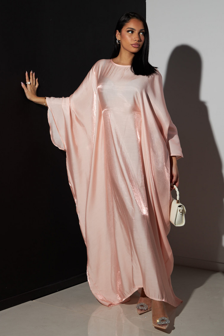 Abaya rose à manches chauves-souris satinée