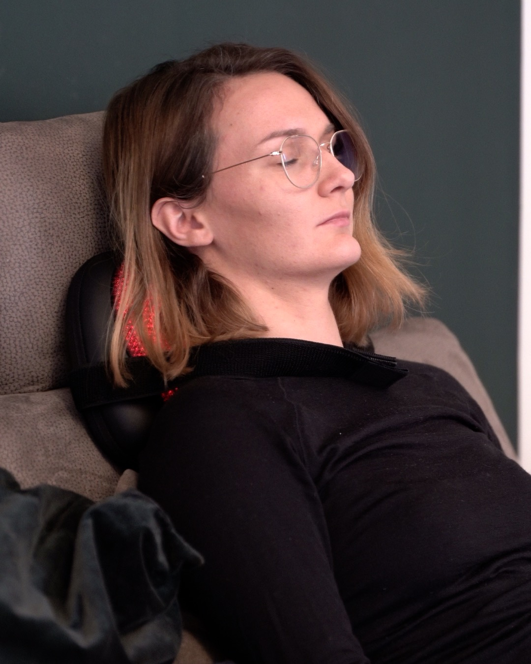 (31x19cm) Nacken Massage Kissen Tiefenknetmassage Massagegerät mit Wärmefunktion 8 Massagebälle - Schwarz
