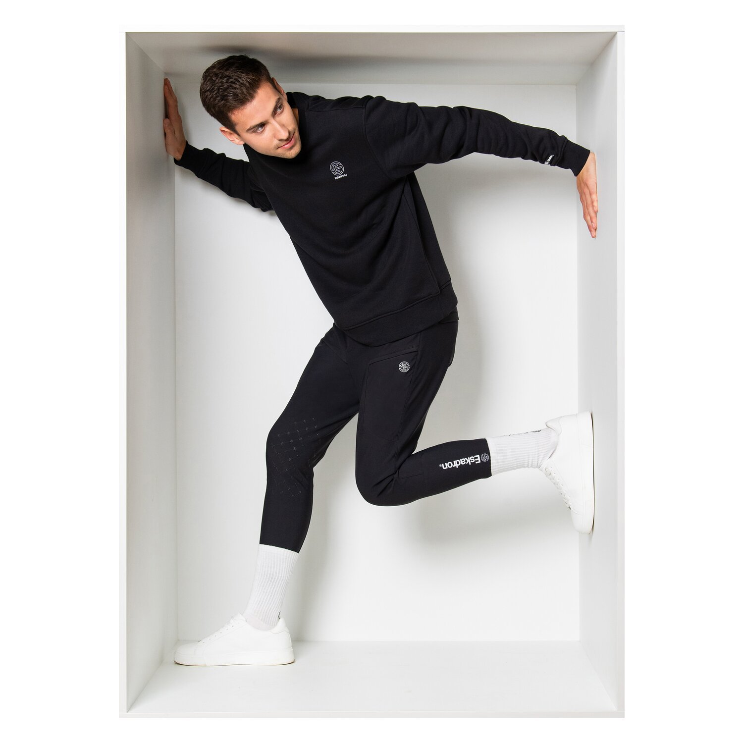 ESKADRON Dynamic Sweatshirt - black