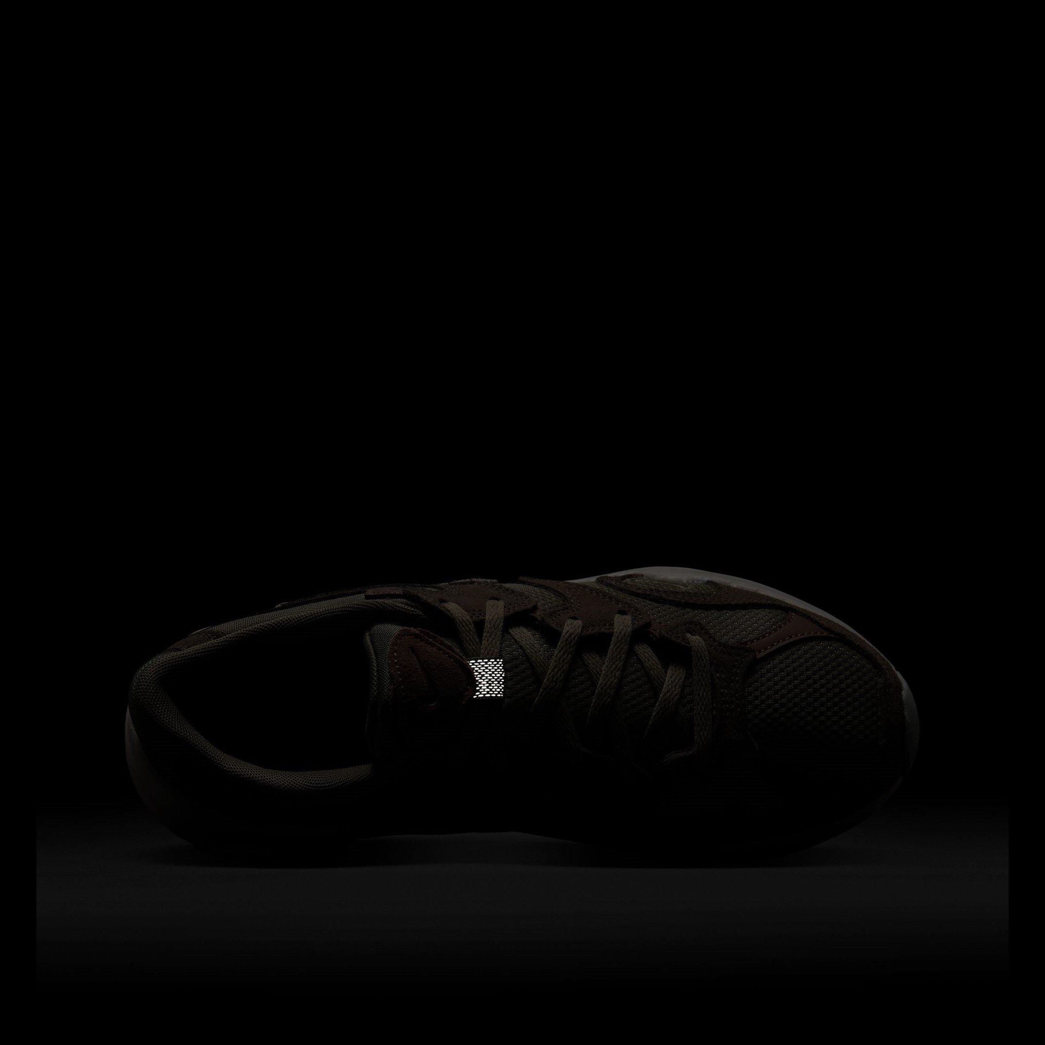 Nike AL8