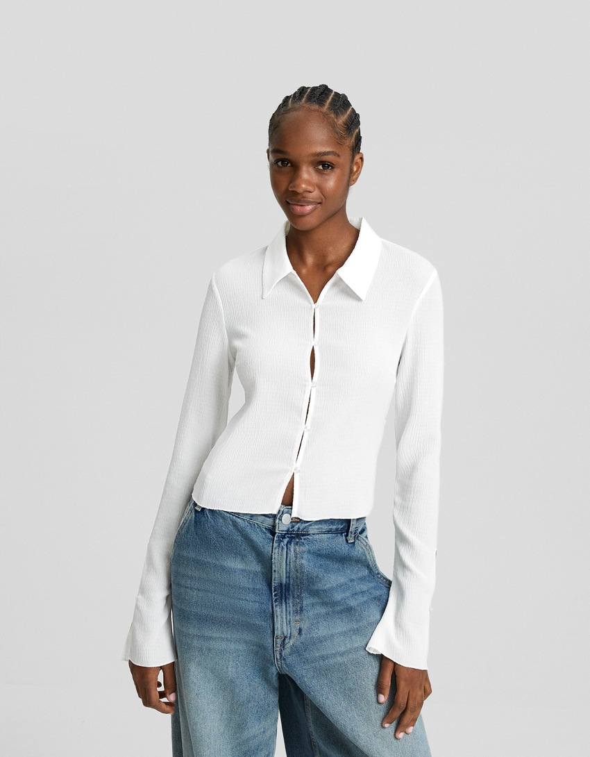 Camisa cropped de manga comprida com modelagem justa e tecido waffle