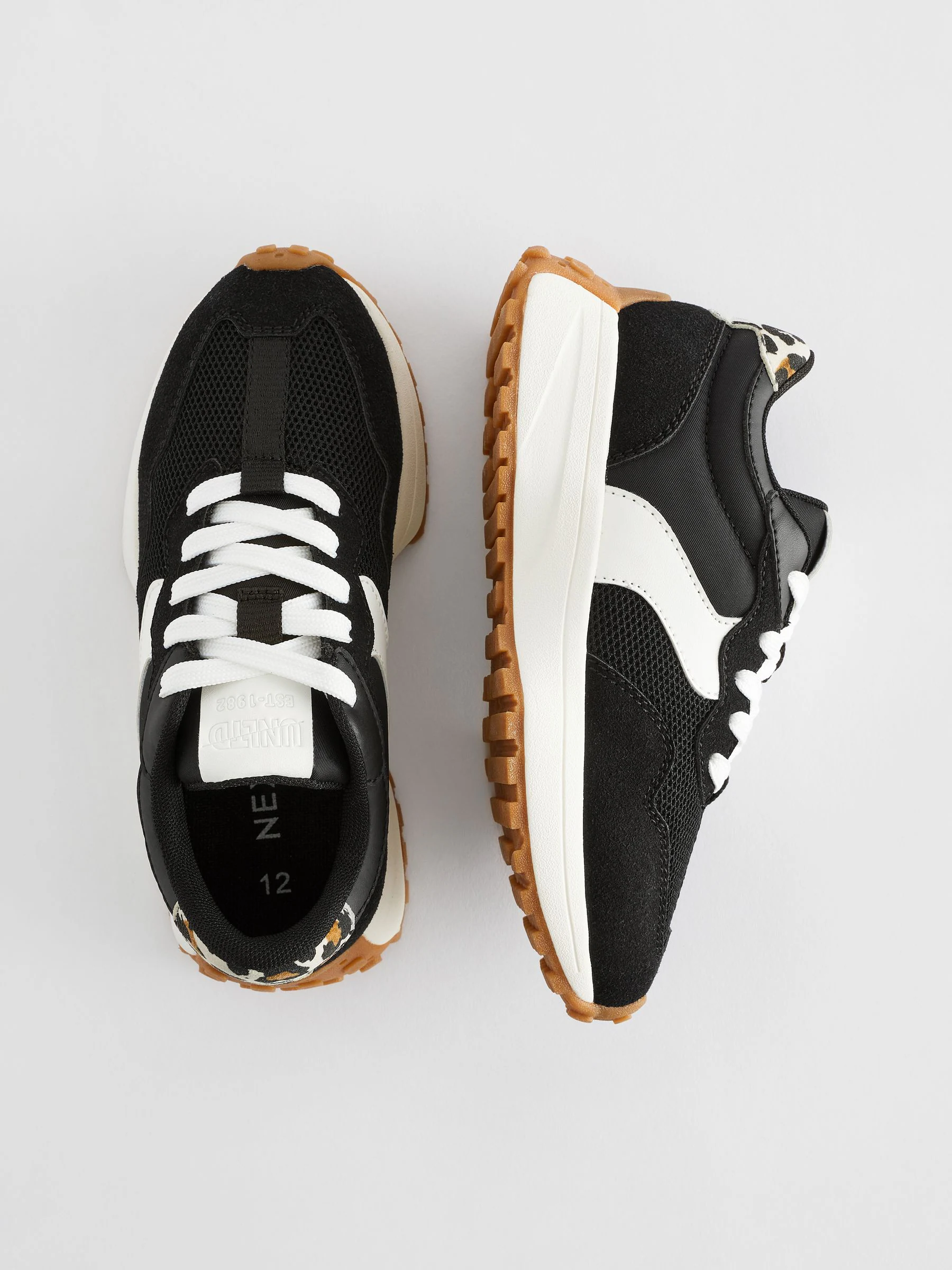 Zwart - Vetersneakers met dikke zool