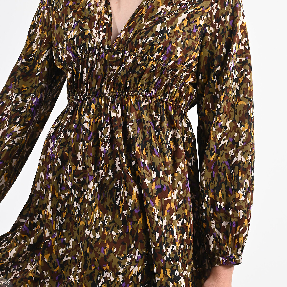 LILI SIDONIO<br>Vestido estampado com decote em V e franzido abaixo do busto