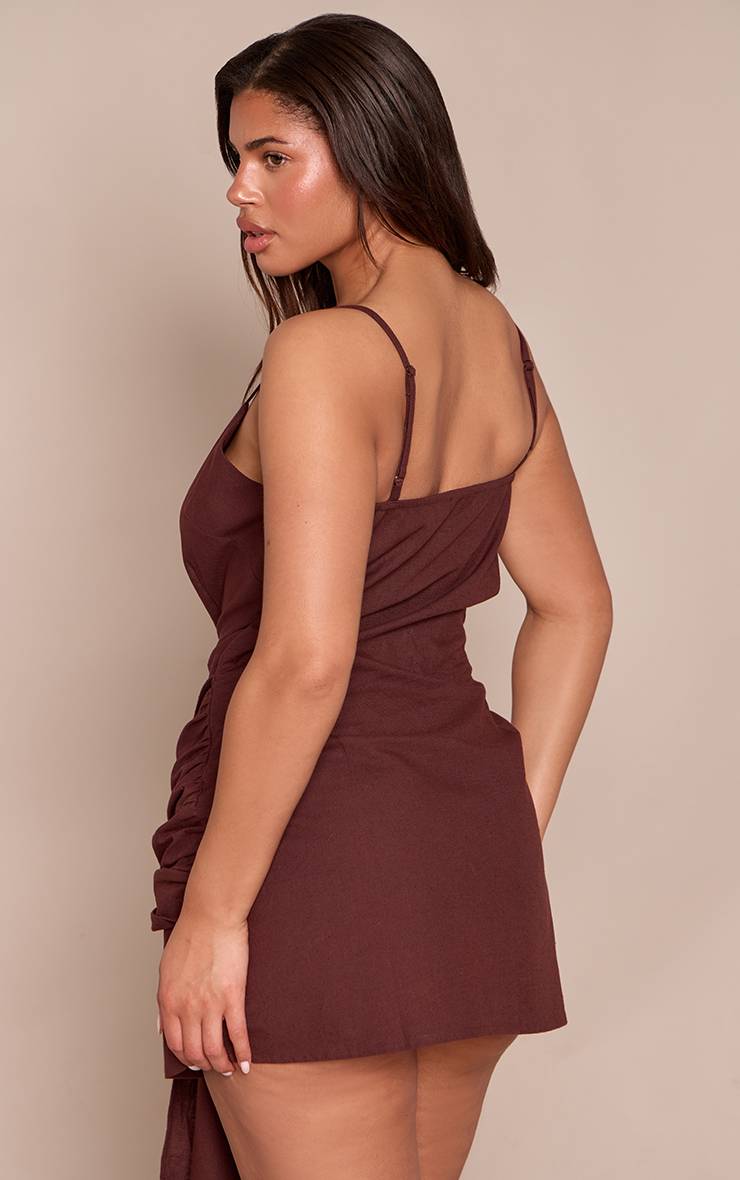 Chocolat Robe Mini Ajustée À Taille Nouée Et Décolleté Plongeant Aspect Lin