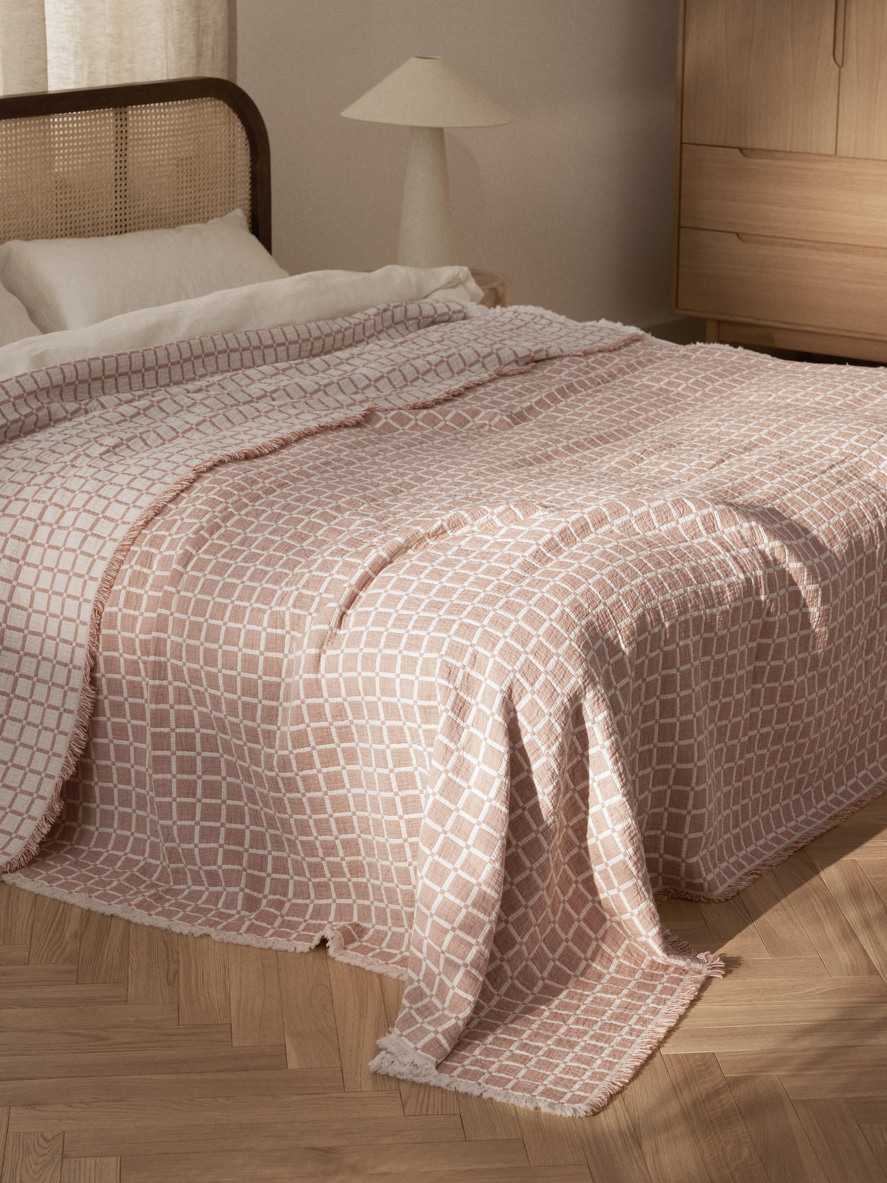 Gewassen mousseline bedsprei Ronia met franjes