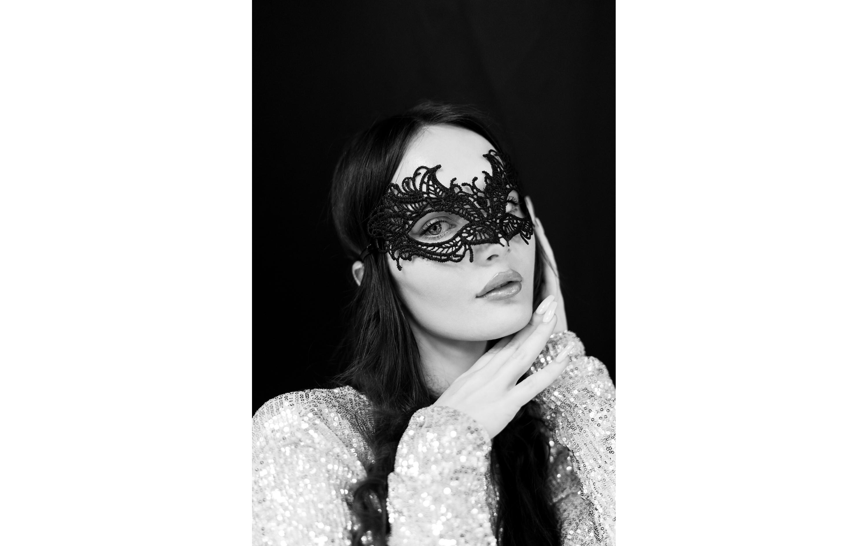 Partyaccessoire Maske aus Spitze 8 x 21 cm, Muster2Partymaske in Schwarz