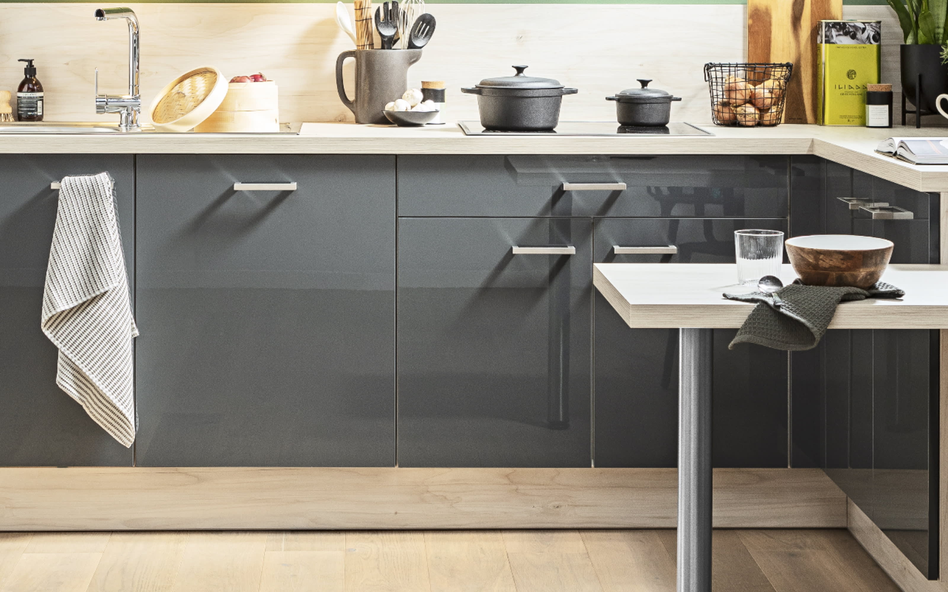 Einbauküche IP 4050, onyx grau Hochglanz, inkl. Elektrogeräte