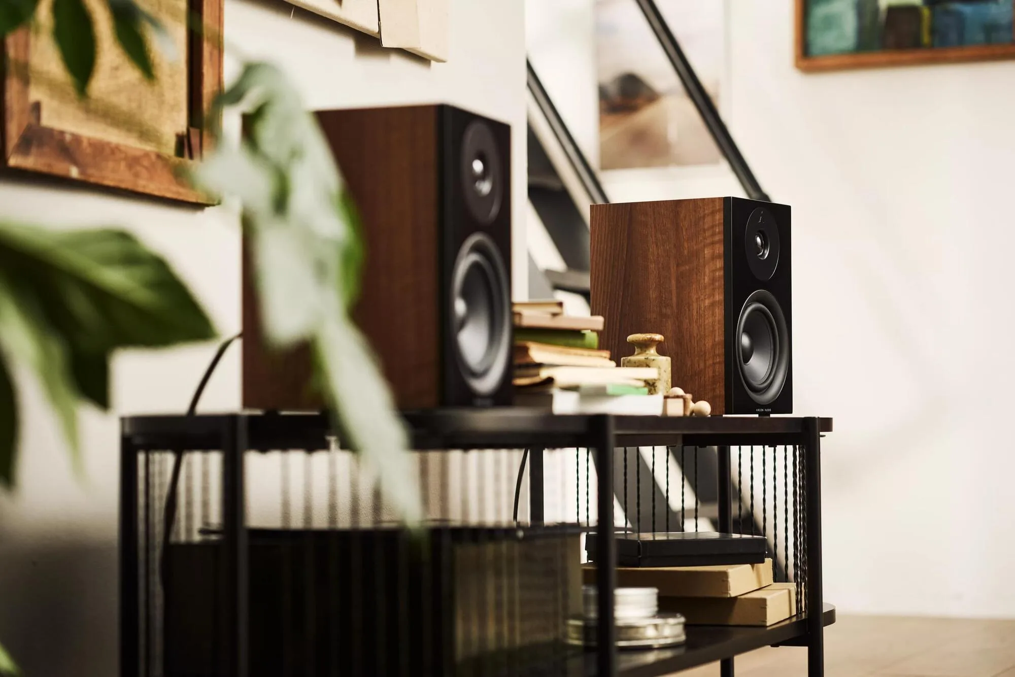 Argon Audio Forus 5 Noyer (la paire) Enceintes bibliothèque
