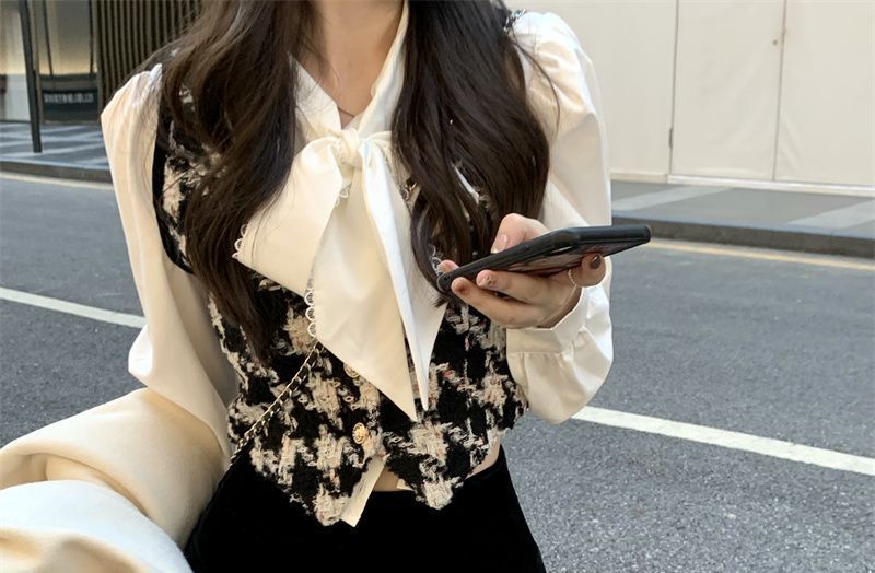 Monroll - Blouse met strikband / Pied-de-poule gilet / A-lijn rok