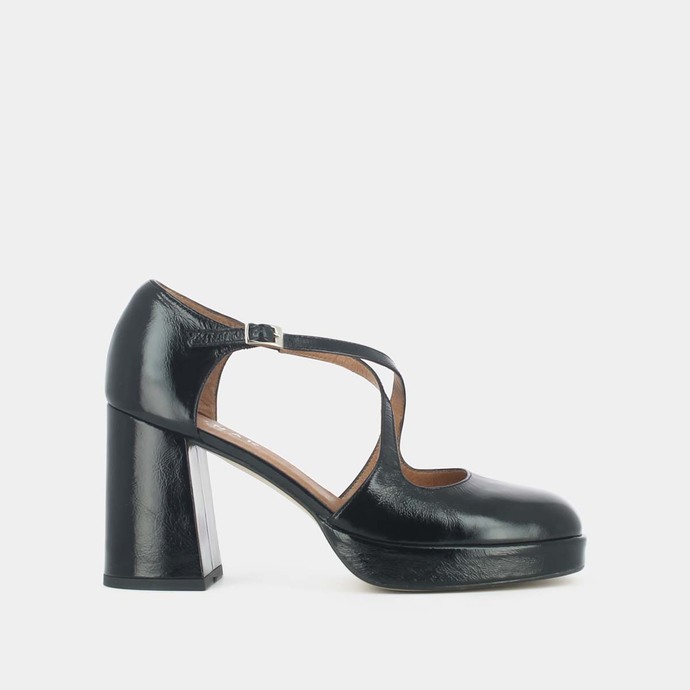 Babies à talons et brides croisées  en cuir brillant noir