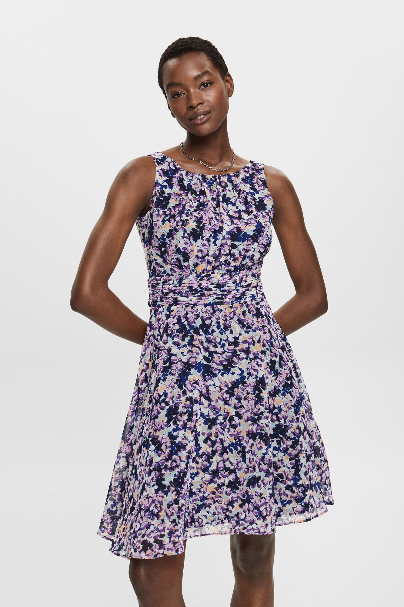 Vestido curto de chiffon com cintura franzida - Multicolorido