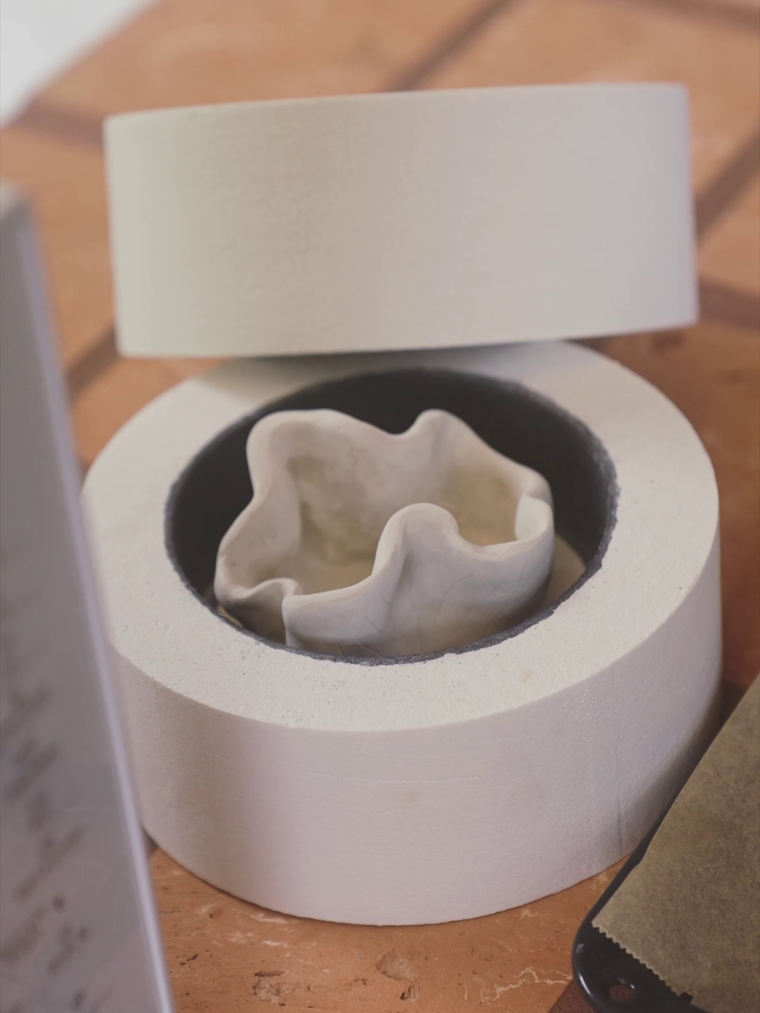 Mikrobølgeovnskiln til ler | Ø19 cm. Inkl. fiberpapir. | White