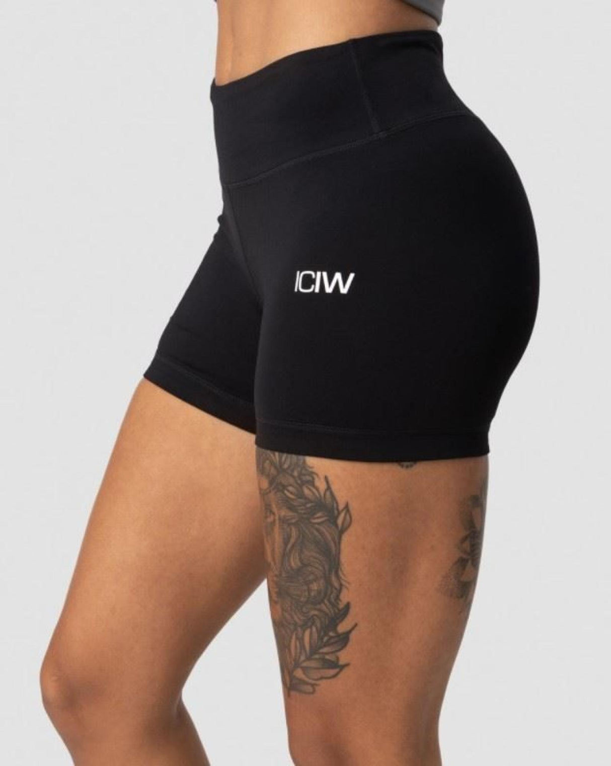 ICIW<br>Classic V-shape Tight Shorts Black - XL