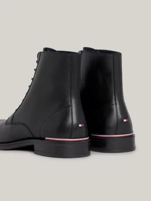 Botas de cano médio com cadarço em couro