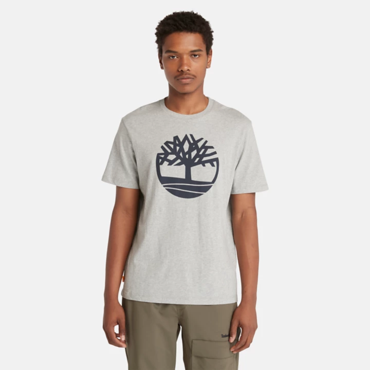 Camiseta masculina cinza com o logotipo da árvore do rio Kennebec.