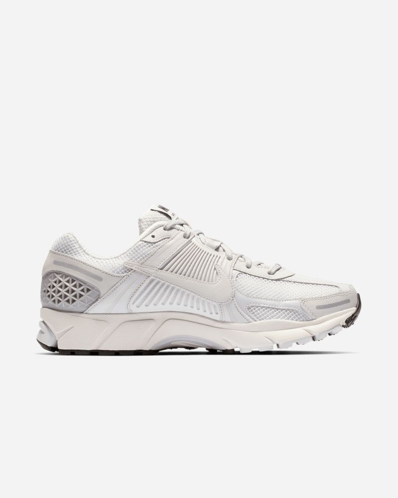 Chaussures Nike Vomero 5 Gris pour homme