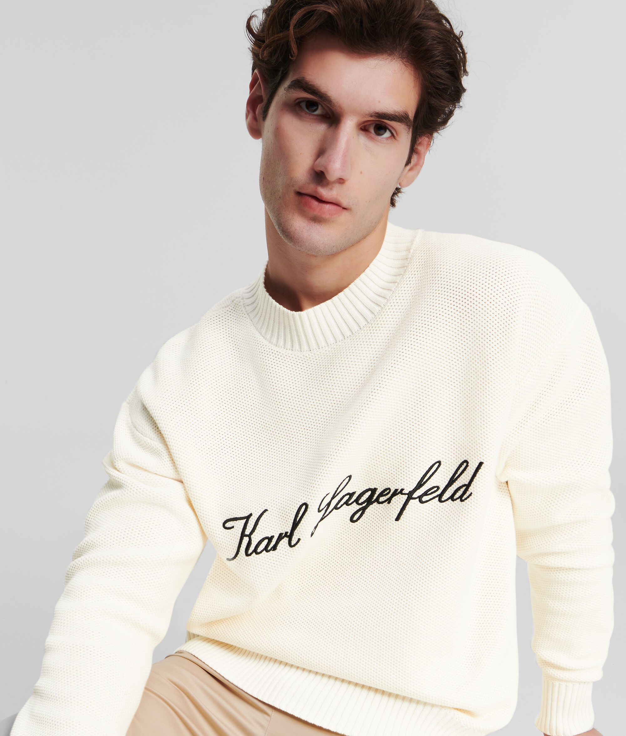 PULL EN TRICOT HOTEL KARL