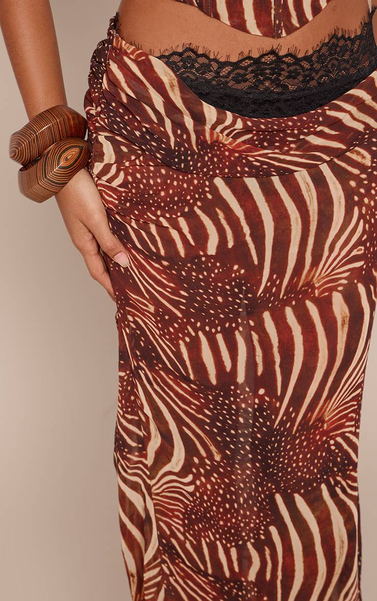 Marron Ensemble Jupe Longue Coordonnée En Mousseline Imprimé Abstrait Avec Détails En Dentelle