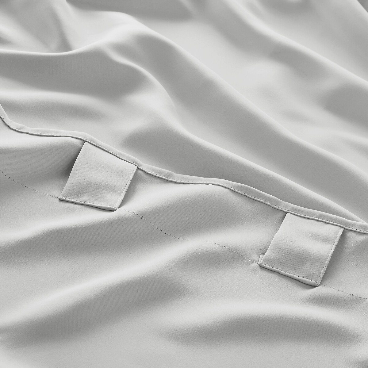 LA REDOUTE INTERIEURS<br>Cortina blackout Voda com laços ocultos