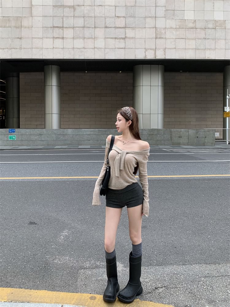 Shinsei - Lange mouwen off-shoulder knoopgebreide top