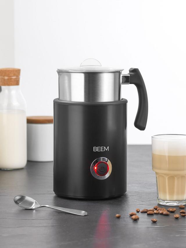 Perfekter Milchschaum und heiße Milch
