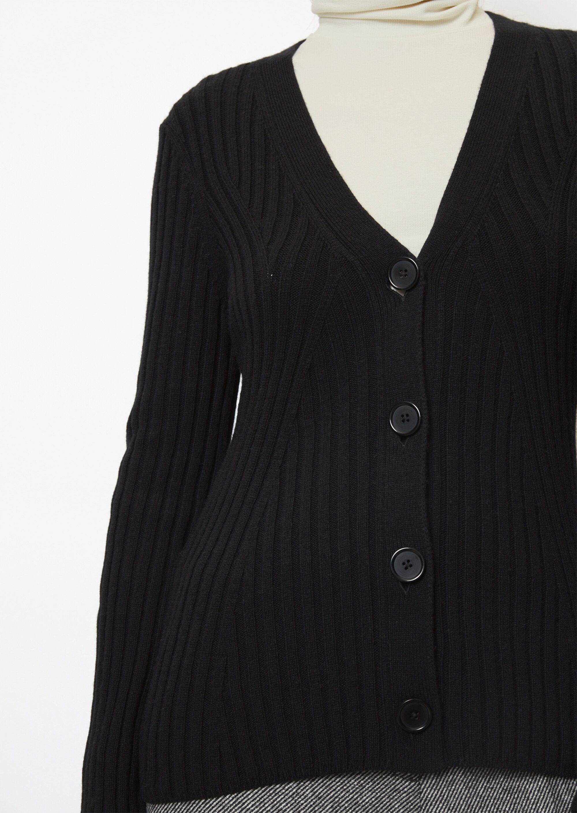 V-Neck-Cardigan fittedmit Fully fashioned Details