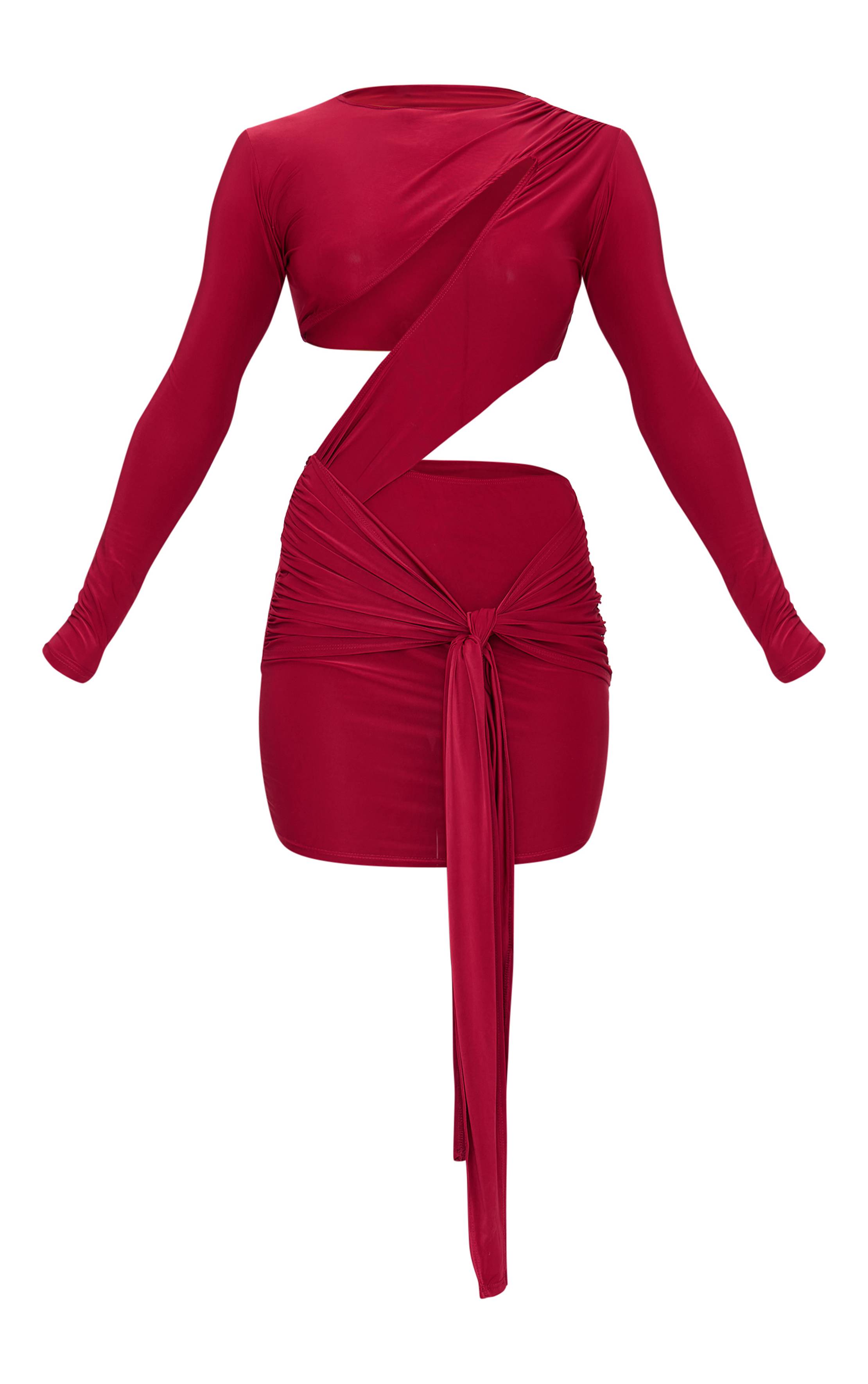 Robe Moulante Drapée À Manches Longues Avec Découpe Poitrine