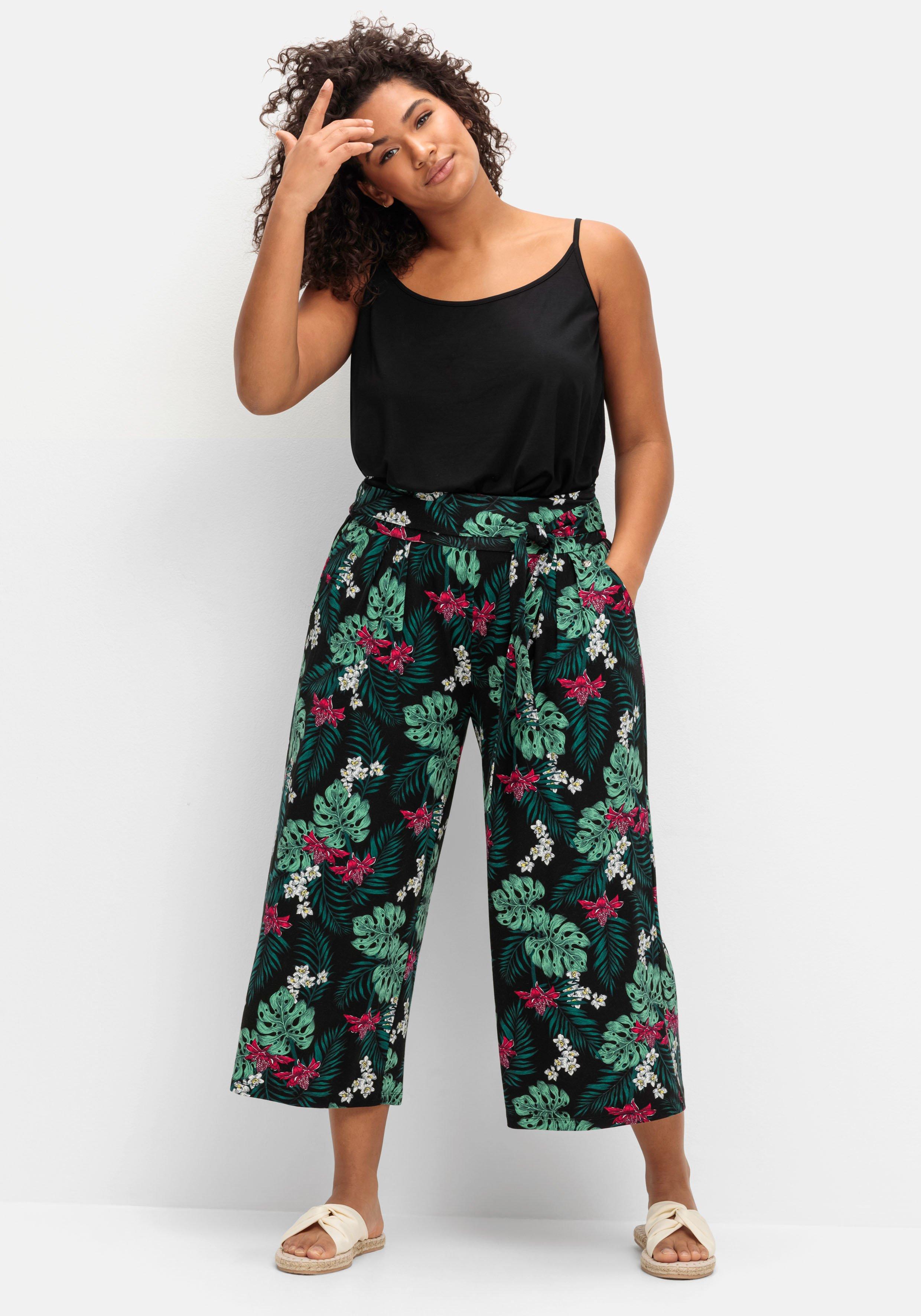 Sommerhose mit tropischem Print, in Culotte-Form