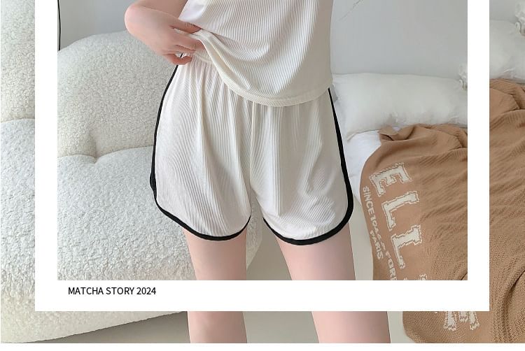 Gecko - Pyjamaset: tanktop met ronde hals en contrasterende rand, gewatteerd + shorts