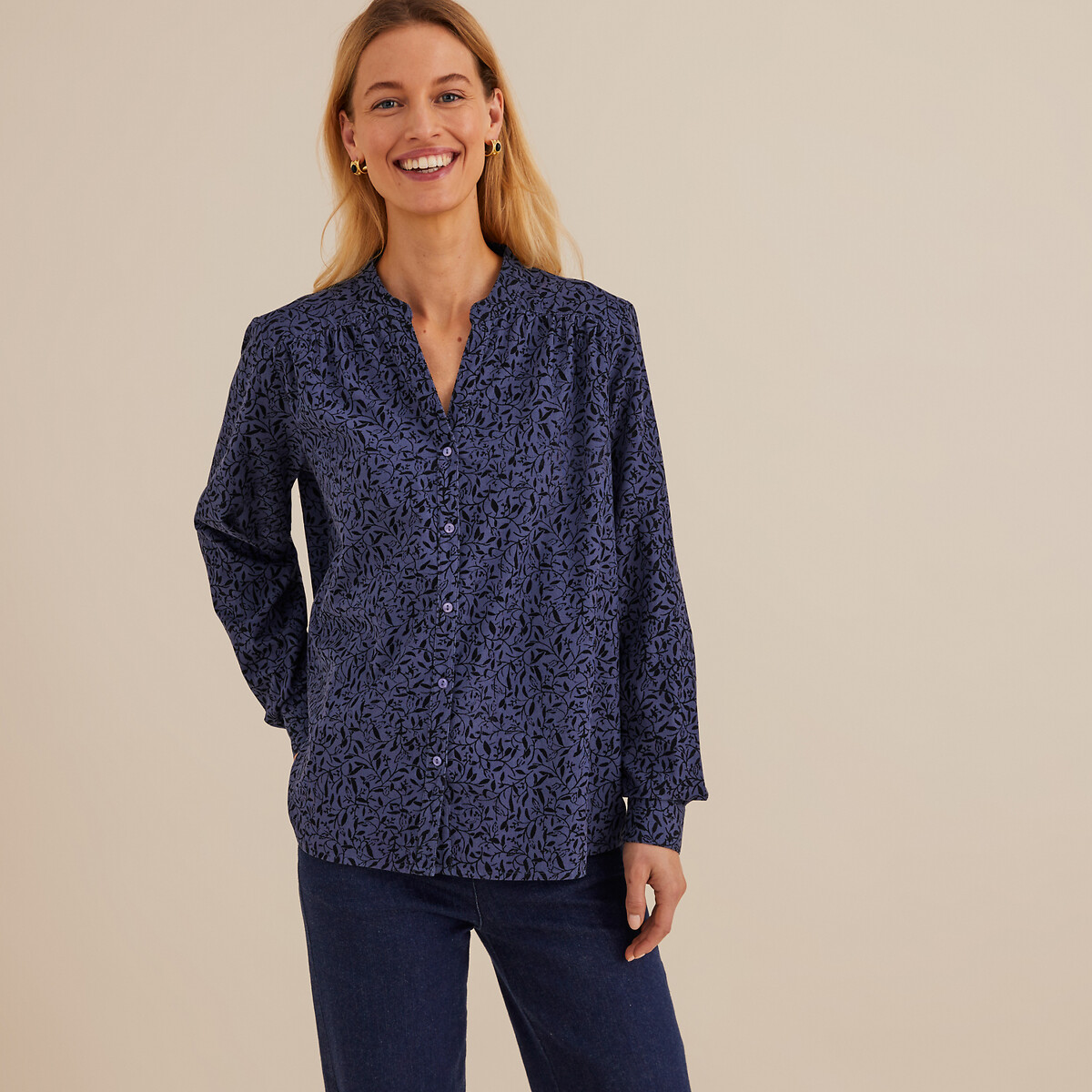 ANNE WEYBURN<br>Blusa de veludo, decote túnica, estampa floral