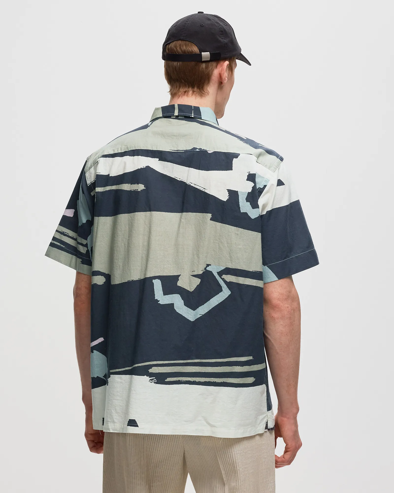 CLOSED SHORT SLEEVED SHIRT