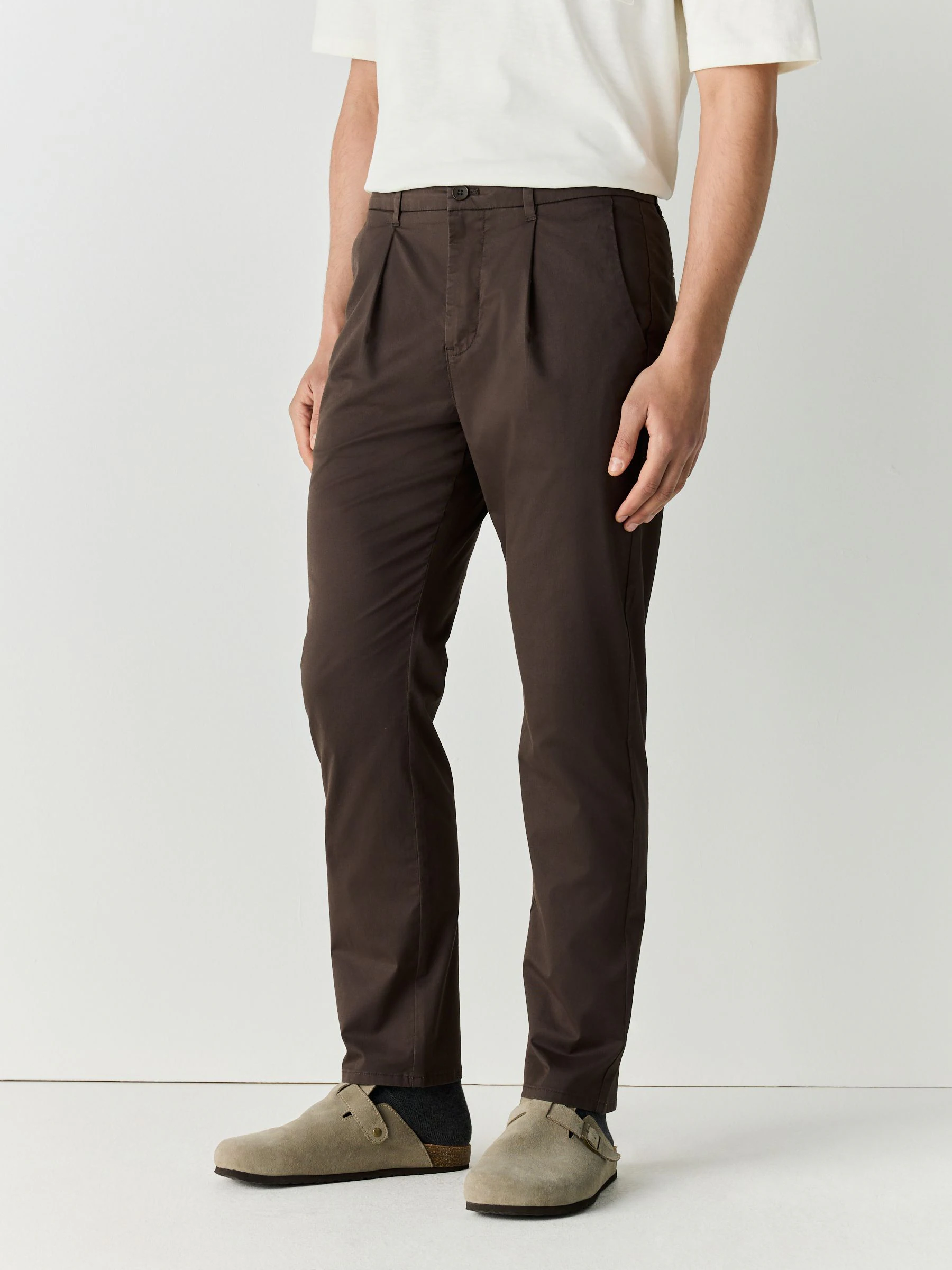 Bruin - Lichtgewicht geplooide stretch chinobroek