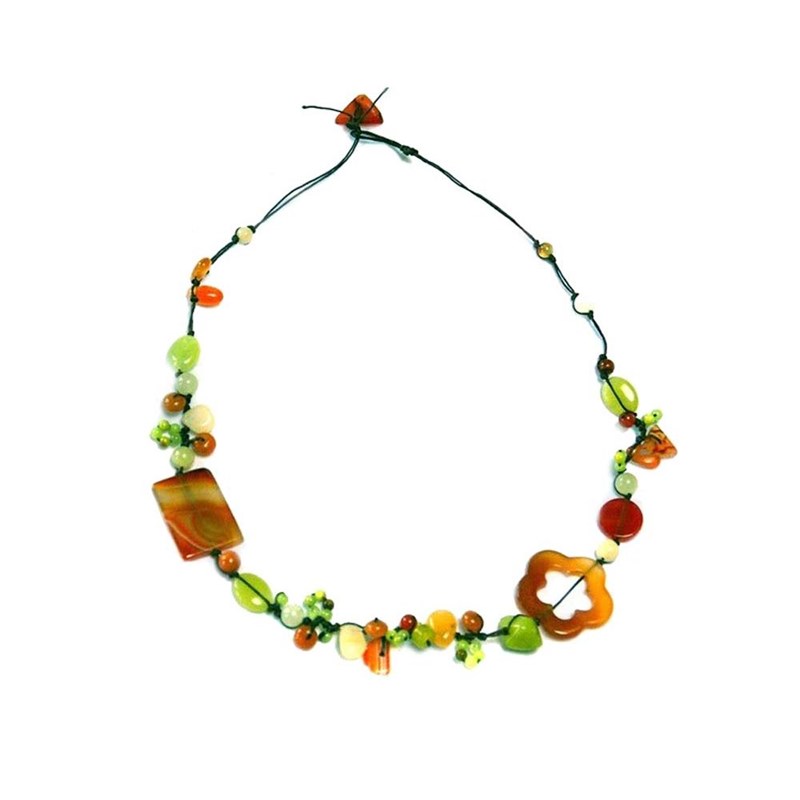 Collier pierres et fil de soie