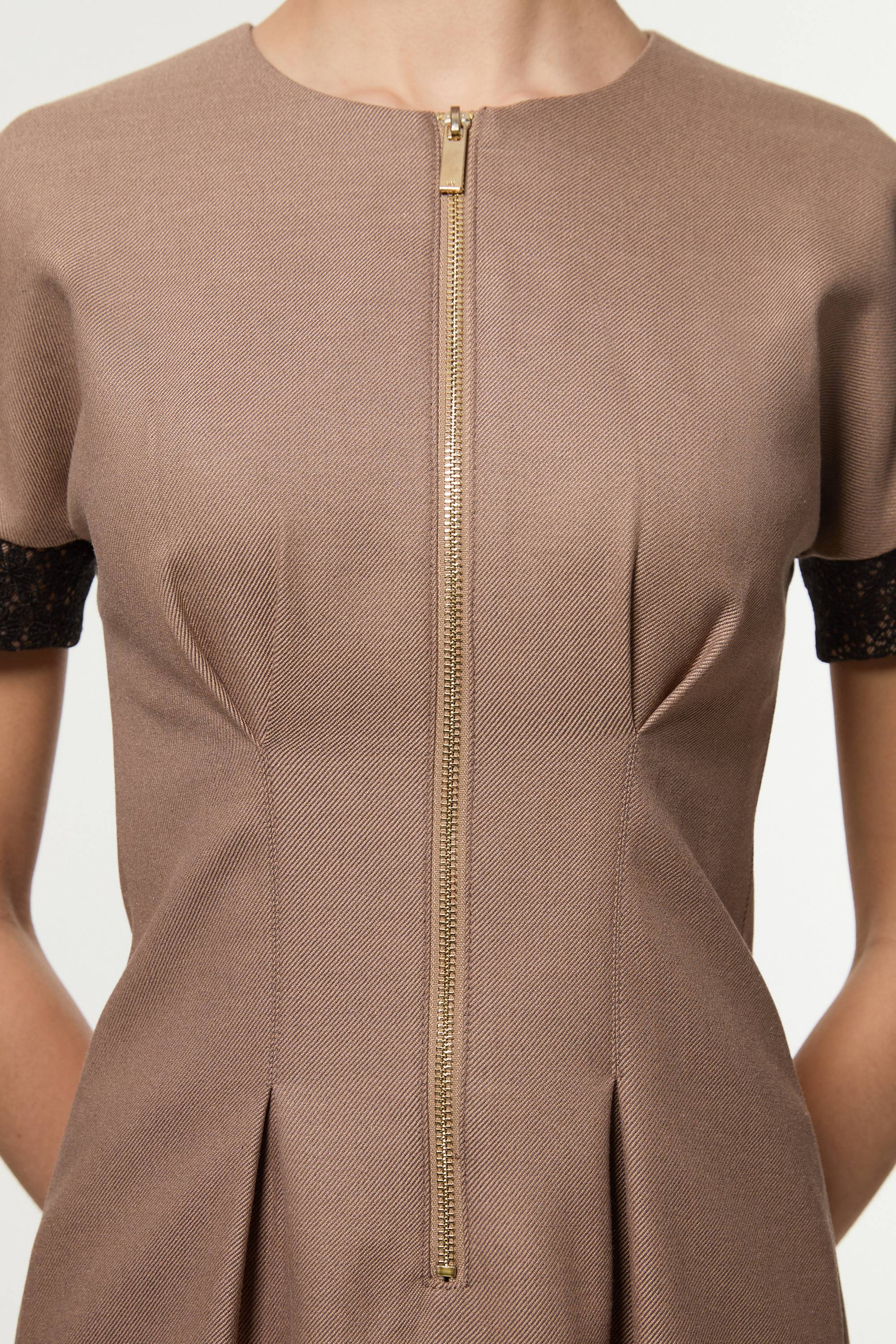 KarenMillen Petite robe mini ajustée en twill et dentelle avec fermeture éclair à l’avant