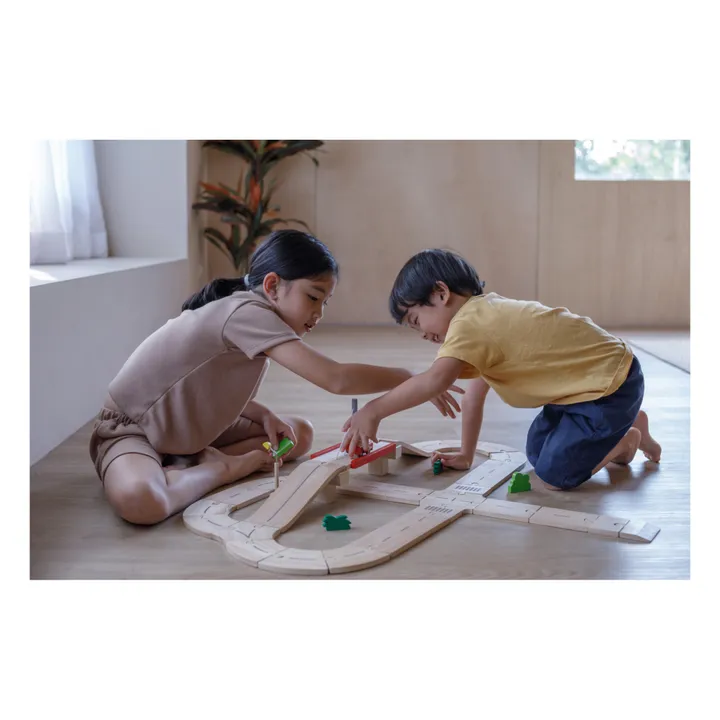 Plan Toys Circuit automobile et ses accessoires en bois
