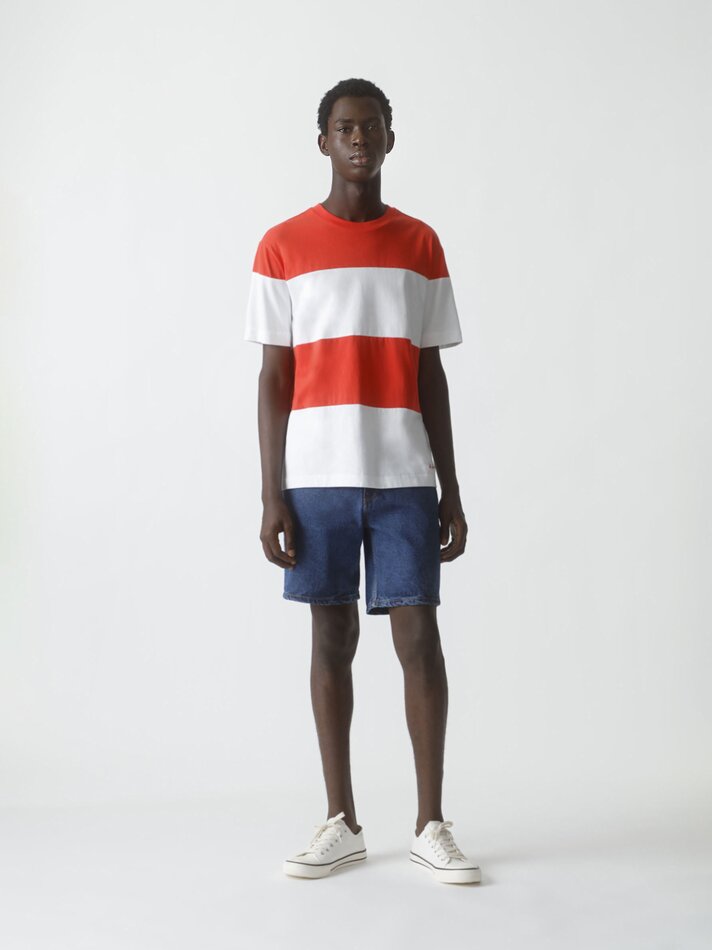 Camiseta listrada em blocos de cores - Avermelhada