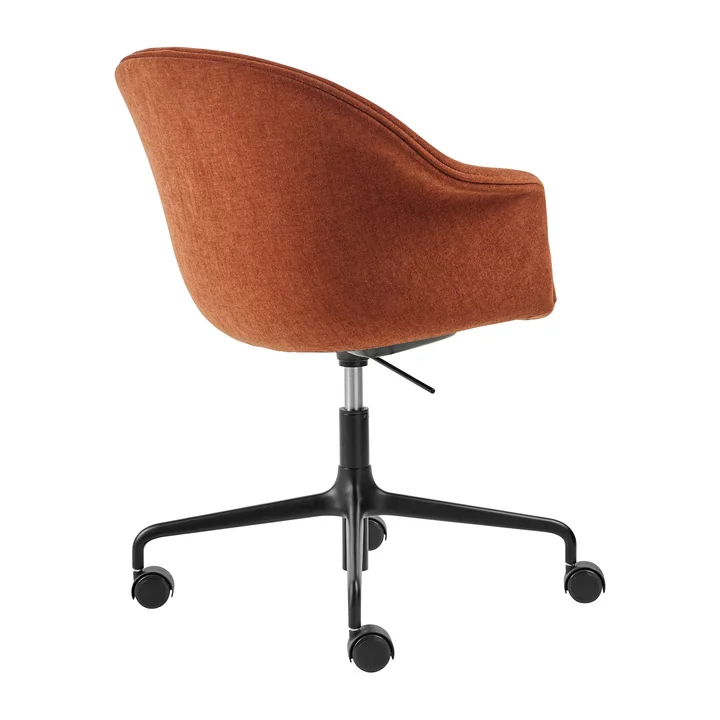 Gubi - Bat Meeting Stuhl Vollpolsterung, schwarz / Dedar Rot (Belsuede Special 133)