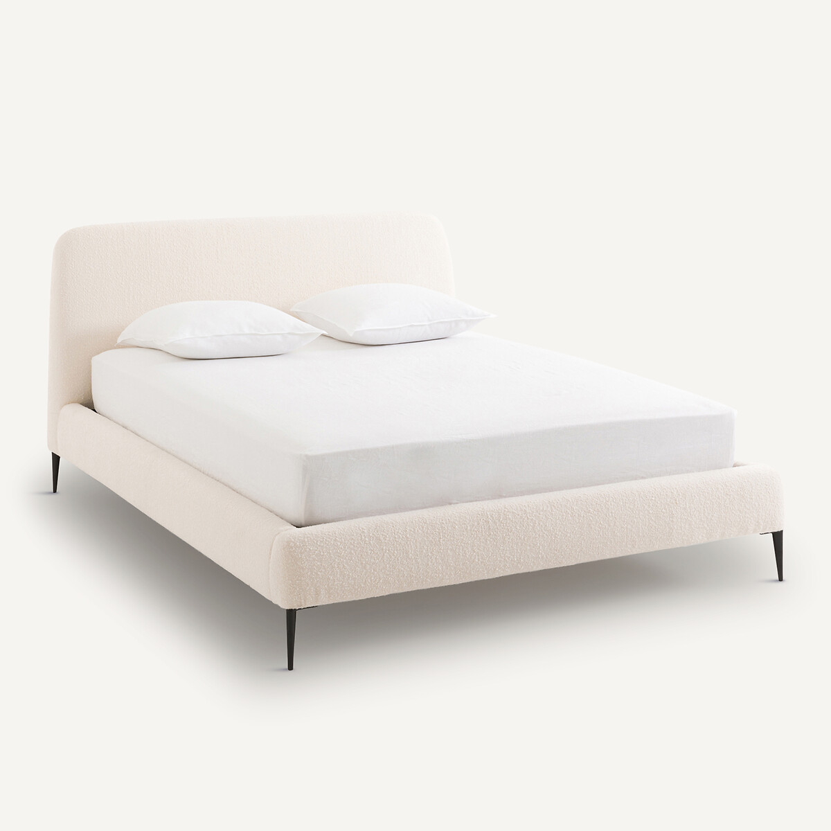 AM.PM<br>Cama de casal em tecido bouclé, modelo Oscar E. Gallina