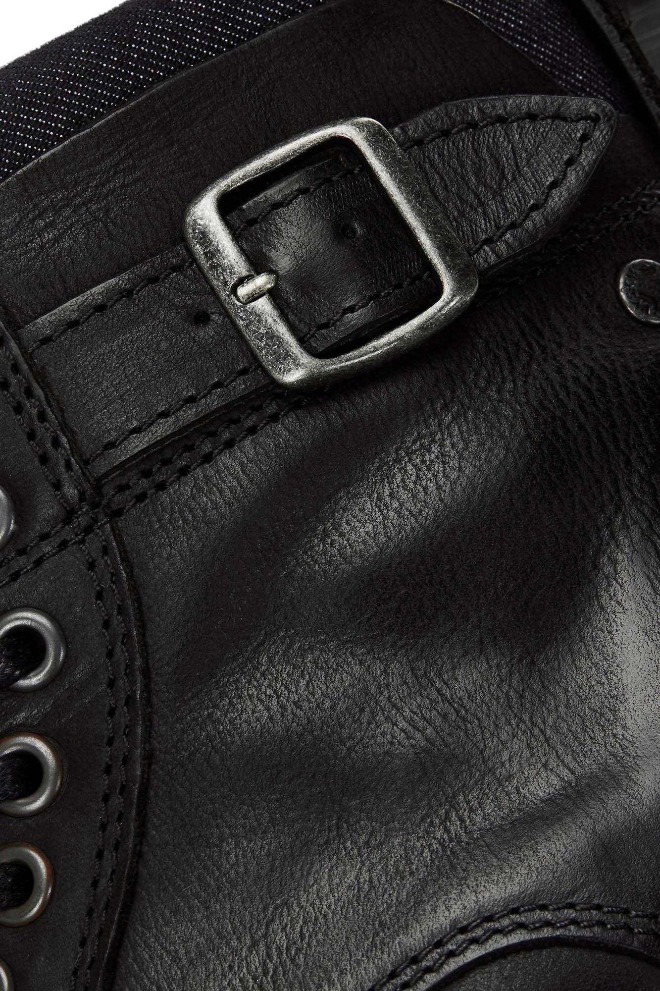 Botas com fivela - pretas